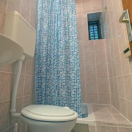 Double Podaca 16160a 2* فيليكي درفينيك